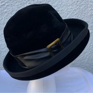 Vintage Ann Marie Black Velvet with Gold Buckle Derby Hat VTG Accessories Women